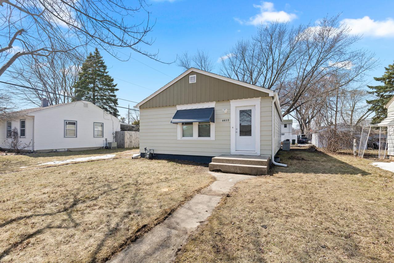 4459 S New York Ave, Saint Francis, WI 53235