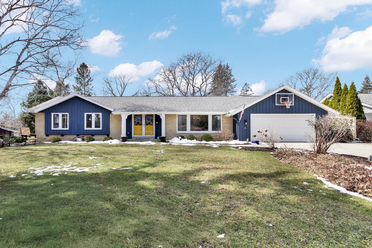 1103 W Montclaire Ave, Glendale, WI 53217