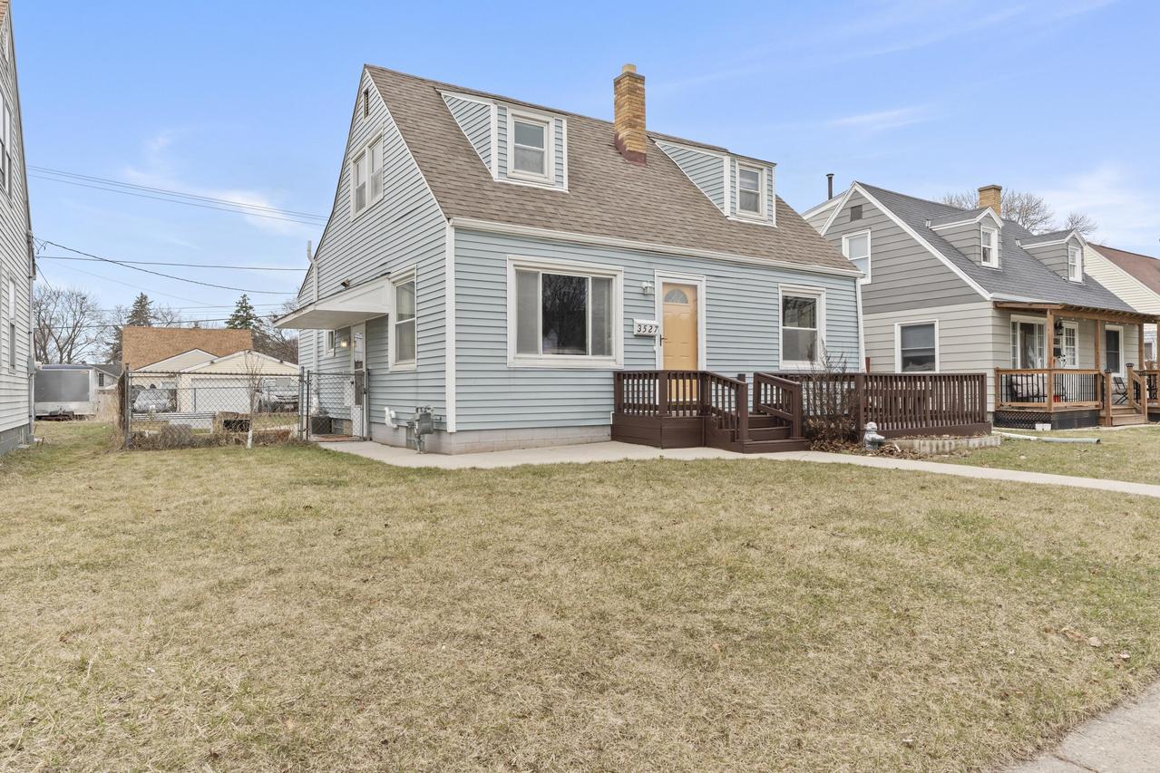 3527 N 99th St, Milwaukee, WI 53222