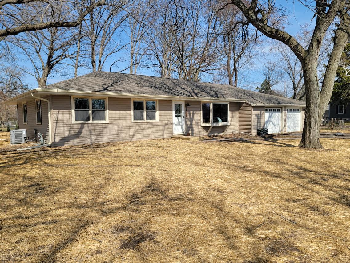 14408 W Kostner Ln, New Berlin, WI 53151