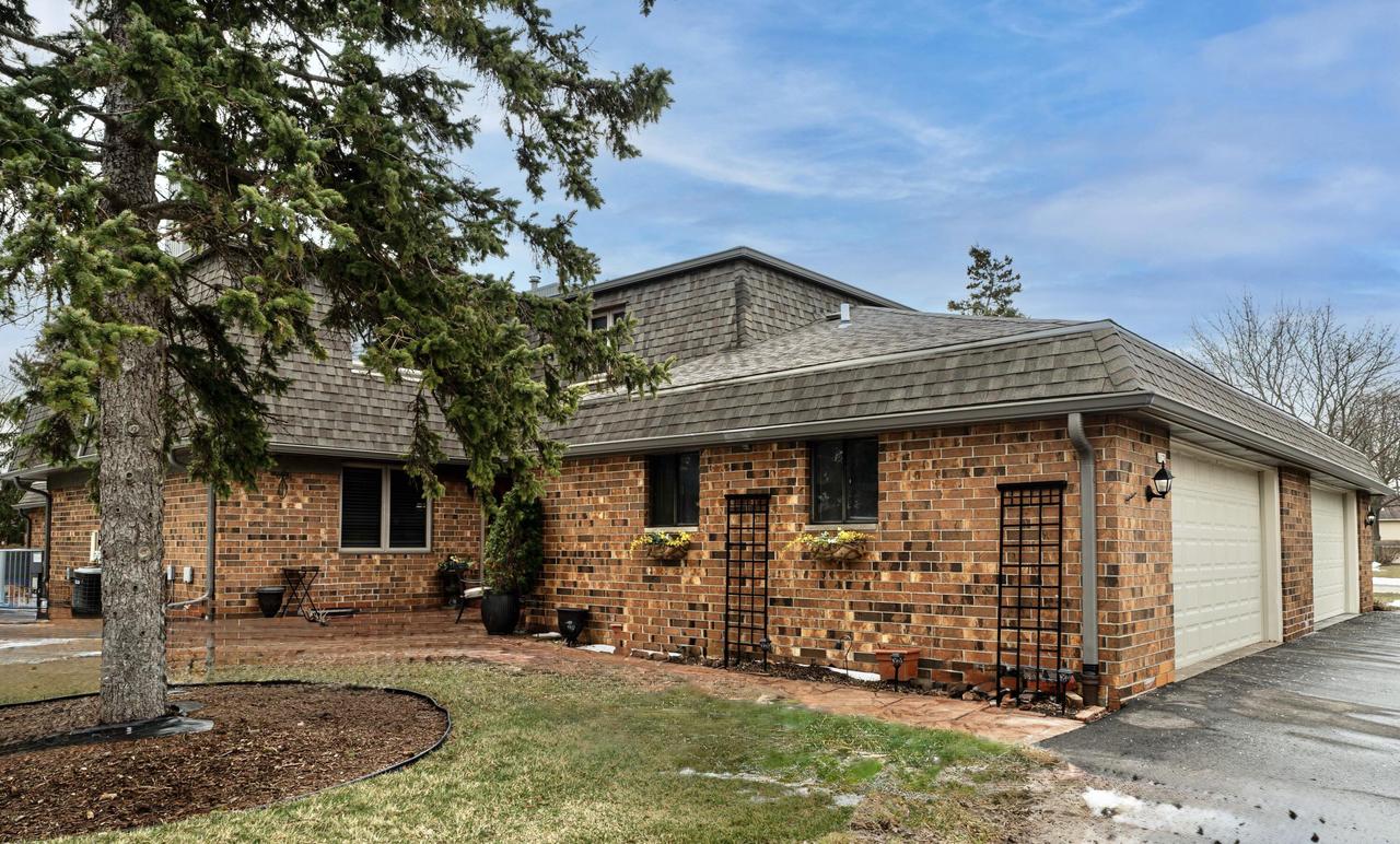 8179 S Forest Hills, Franklin, WI 53132