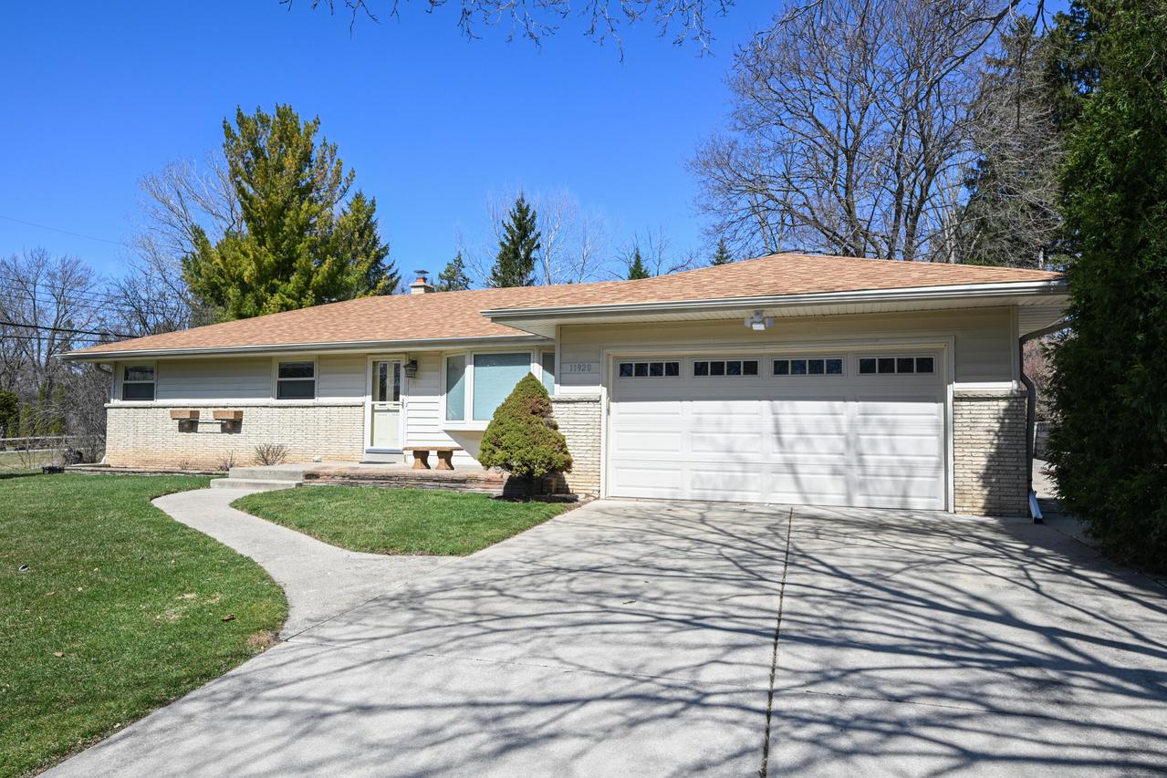 11920 W Arthur St, West Allis, WI 53227