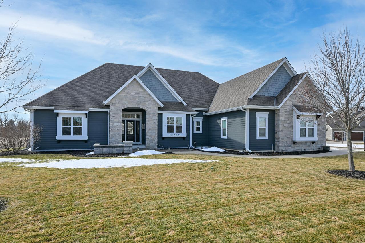 N65W15789 Fox Meadow, Menomonee Falls, WI 53051