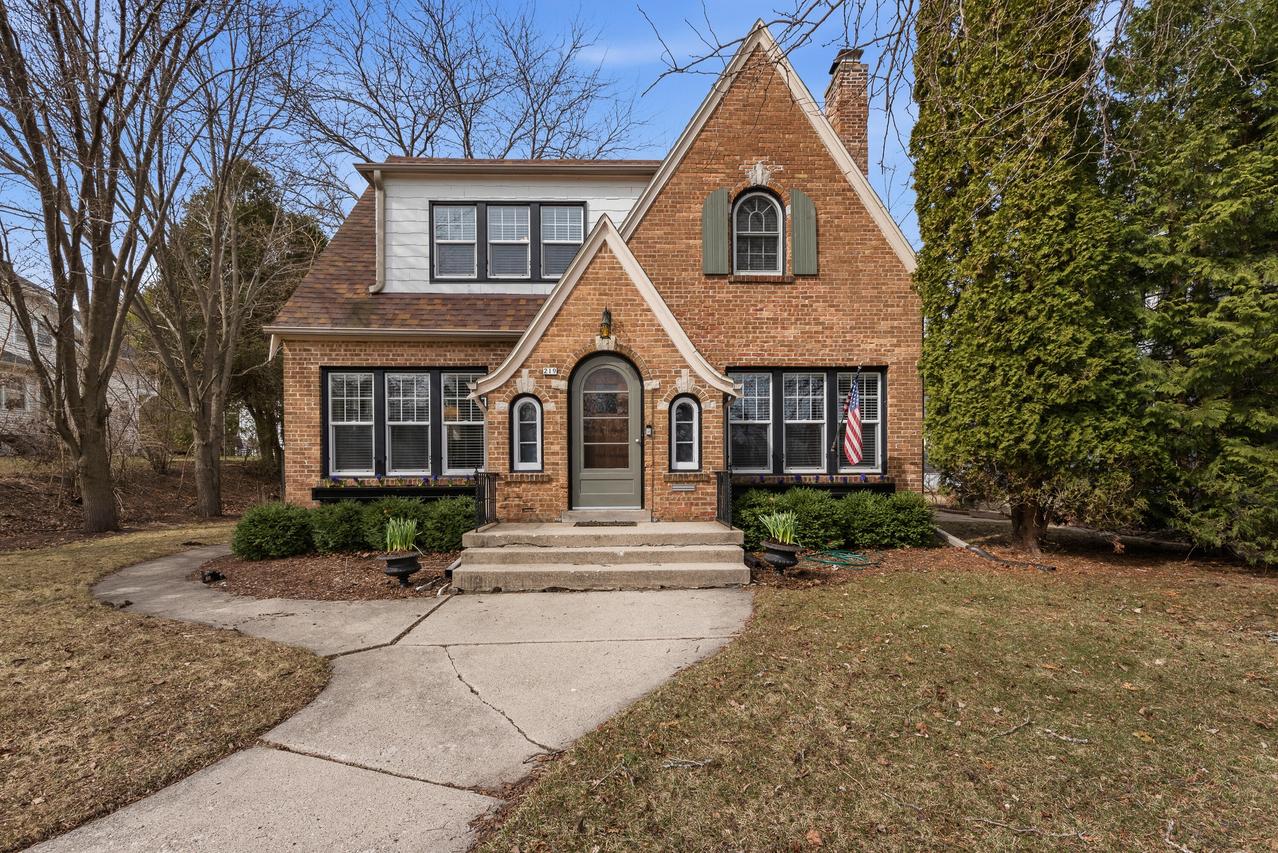 219 S Webster St, Port Washington, WI 53074