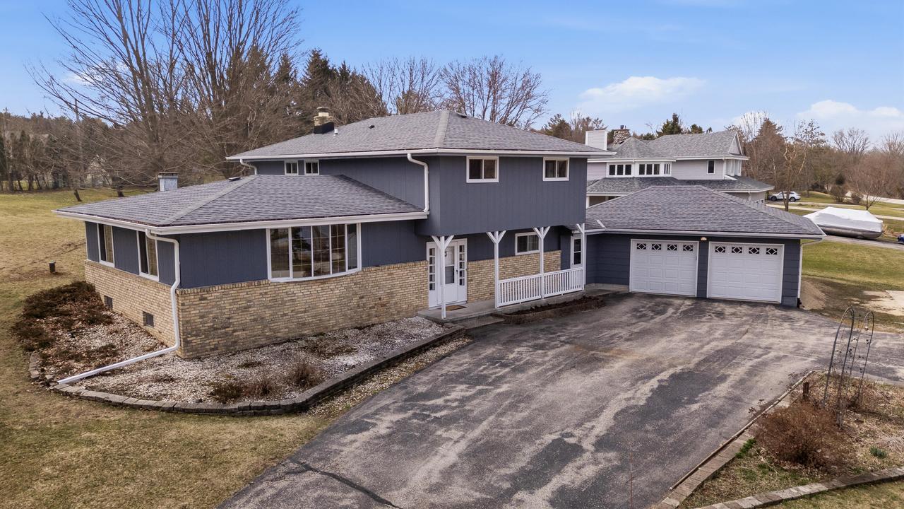 3975 Margolis Dr, West Bend, WI 53095
