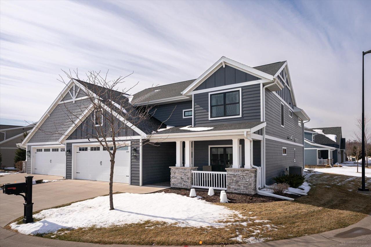 329 River Pt, La Crosse, WI 54601