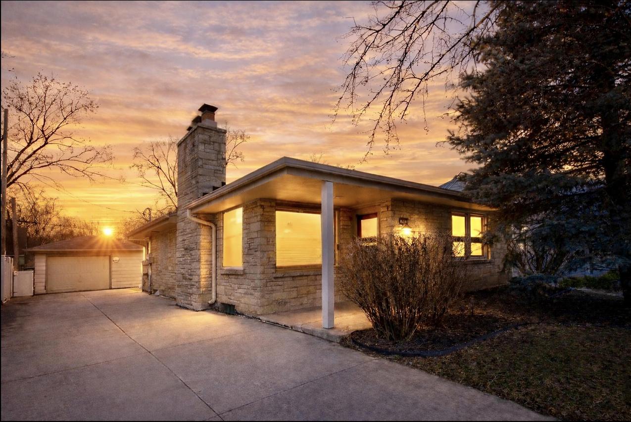 755 N 112th St, Wauwatosa, WI 53226