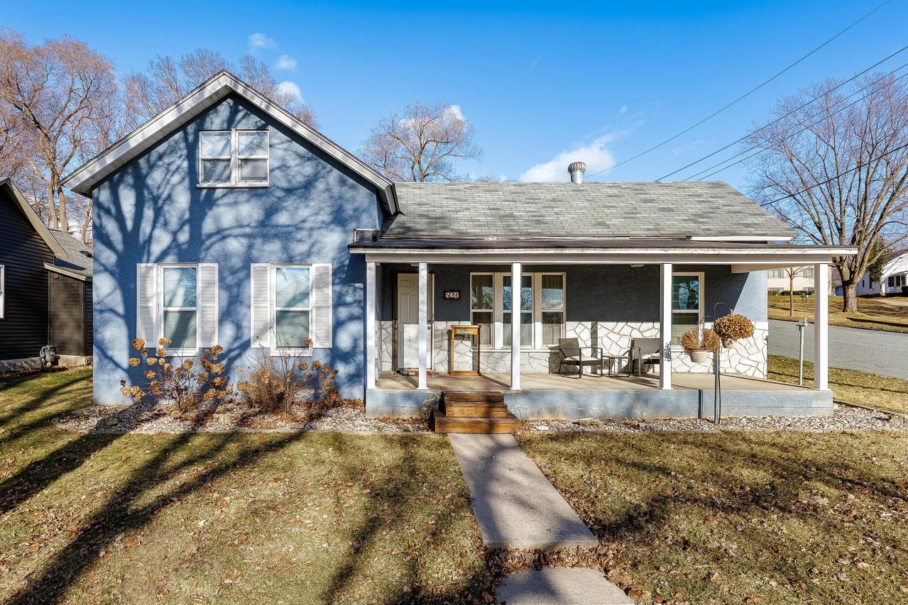 521 S 3rd Ave, Onalaska, WI 54650