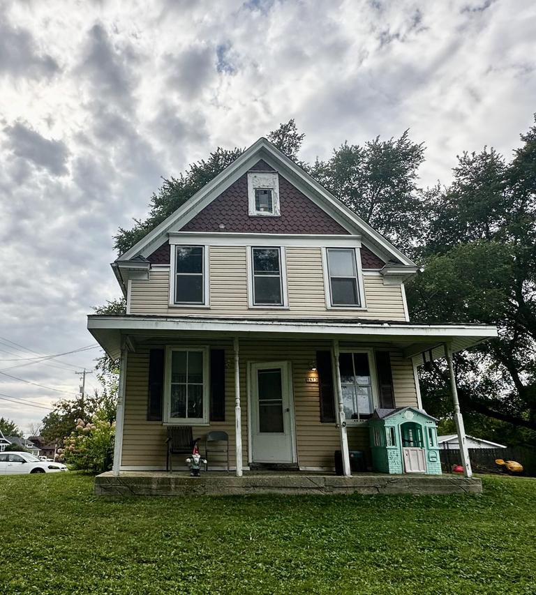 9473 S Chicago Rd, Oak Creek, WI 53154