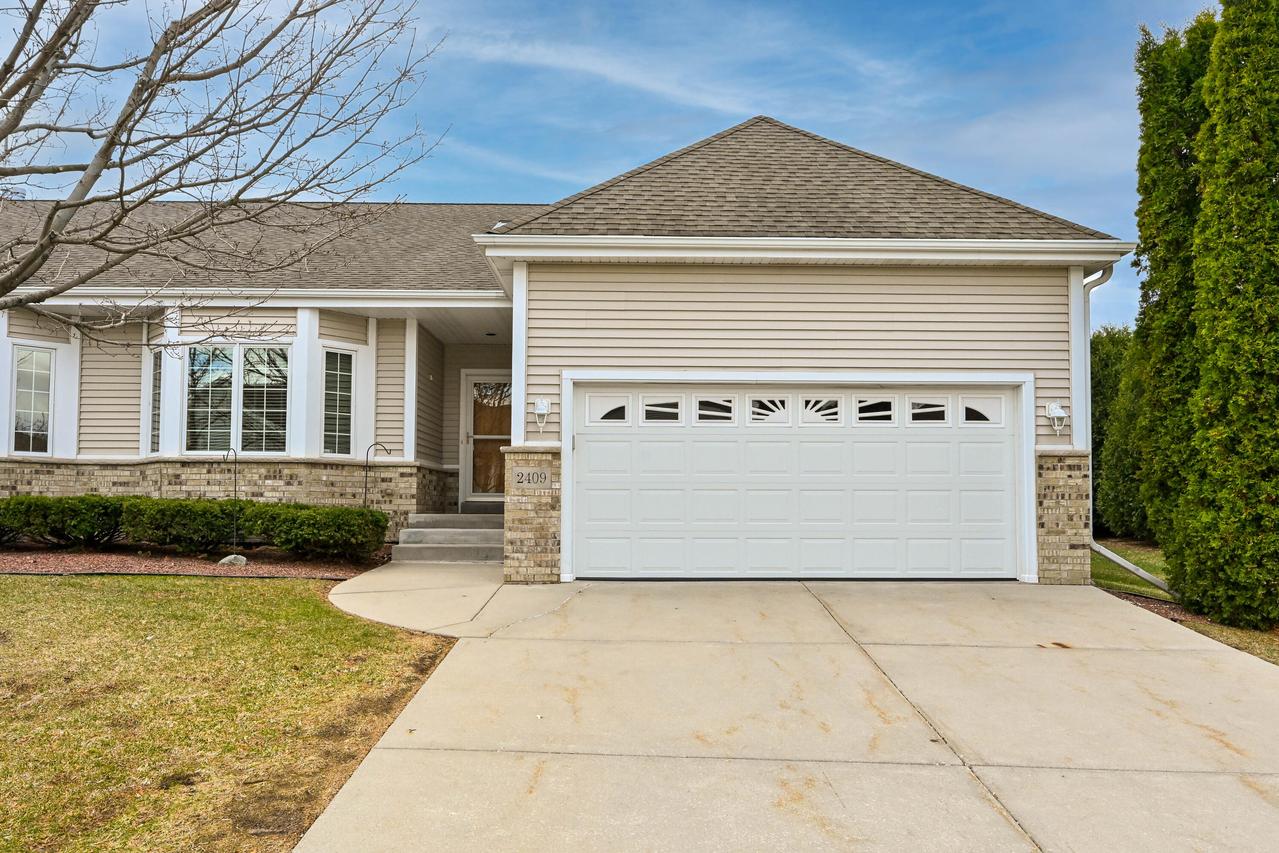 2409 Caribou Ln, Grafton, WI 53024
