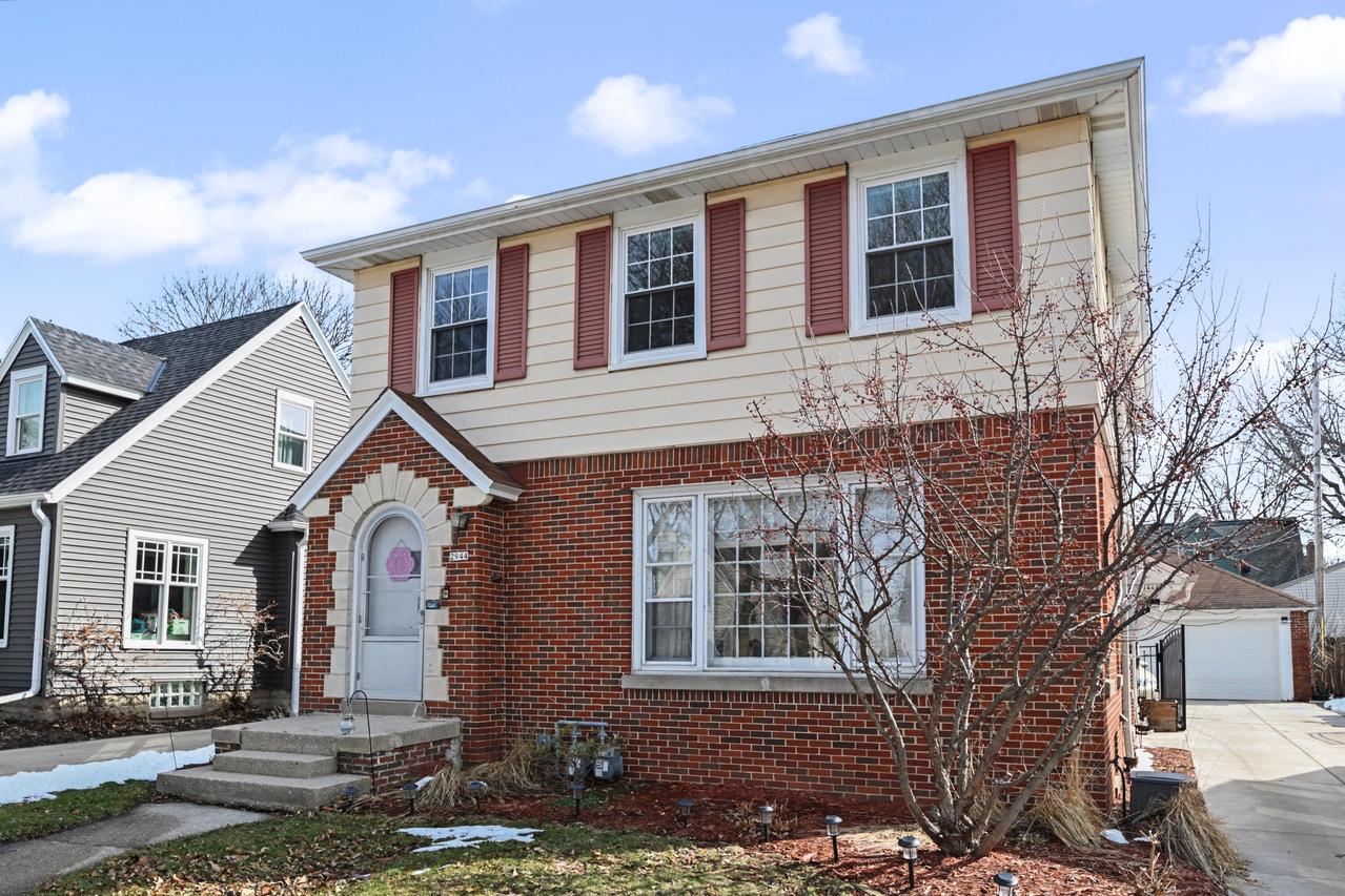 2944 N 70th St, Milwaukee, WI 53210