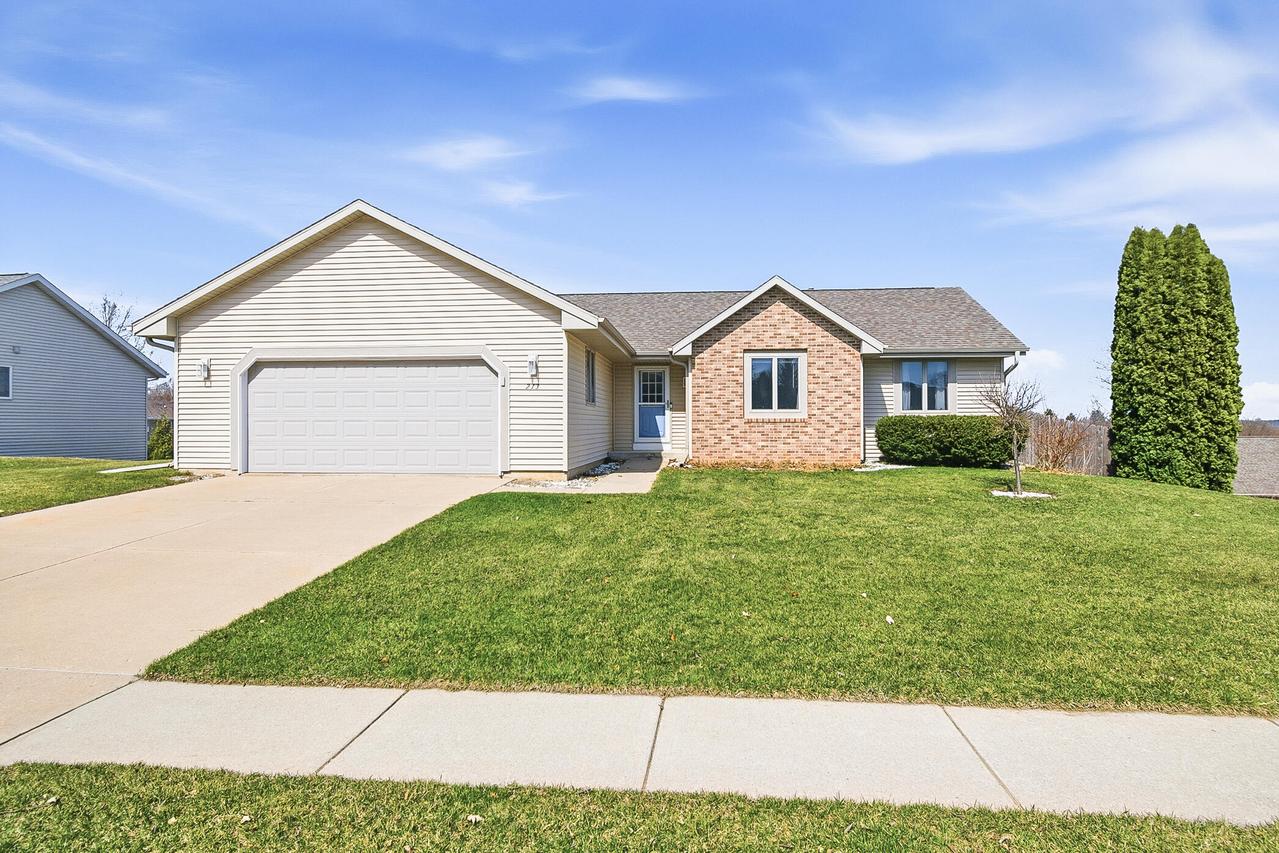 213 Wollet Dr, Fort Atkinson, WI 53538