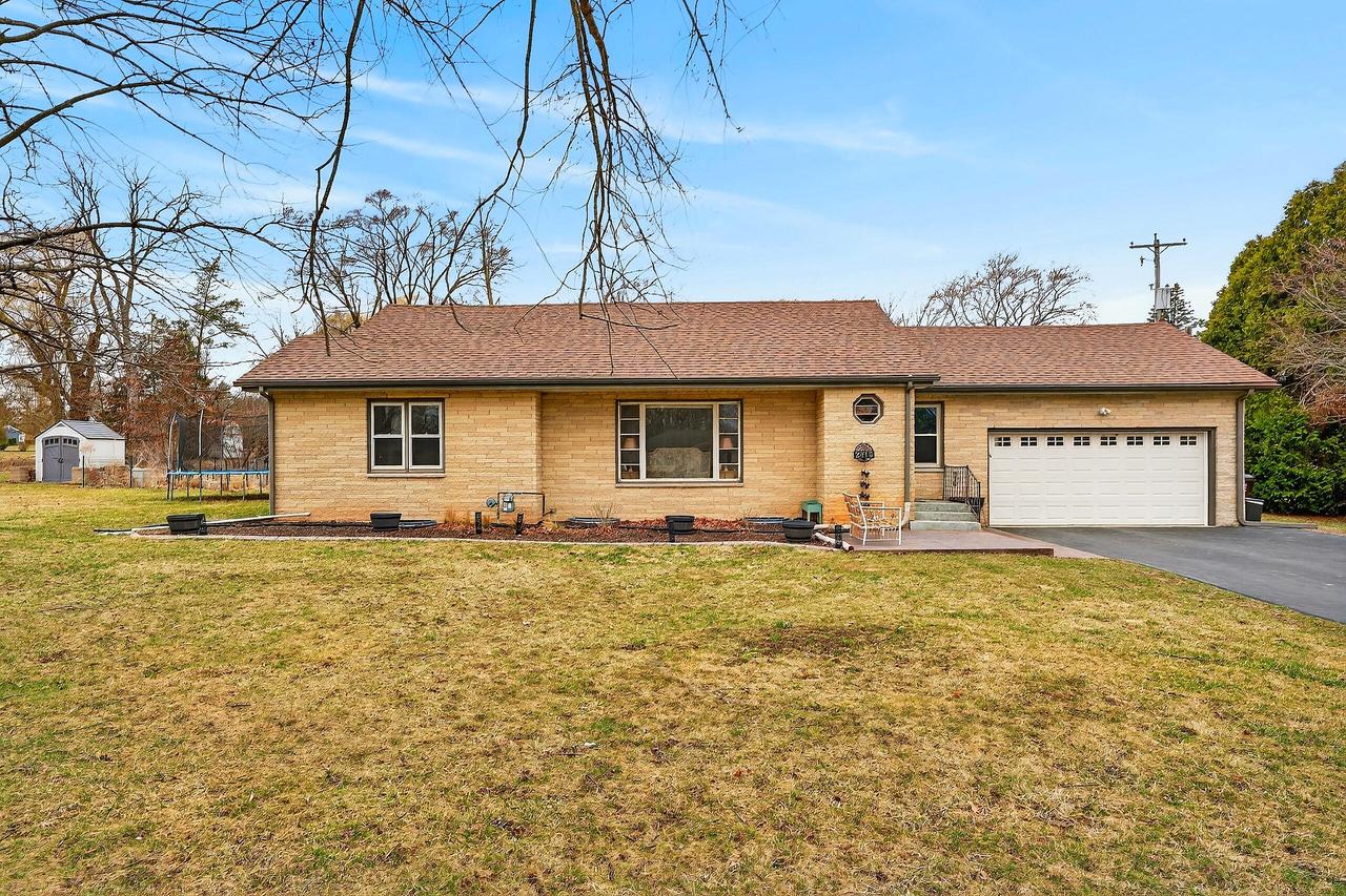 2315 S Lombardy Ln, New Berlin, WI 53151