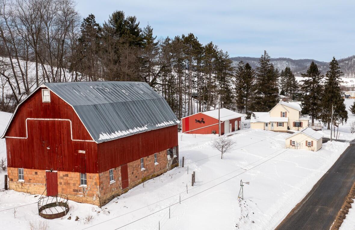 S921 Sveum Ridge, Coon, WI 54623