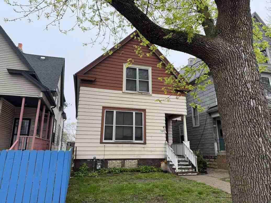 1302 S 21st St, Milwaukee, WI 53204