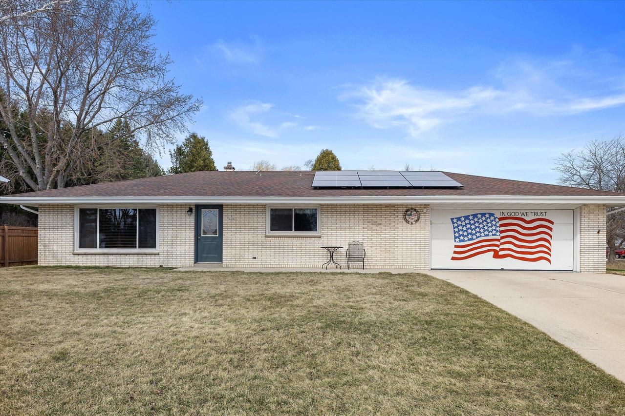 206 Fredonia Ave, Fredonia, WI 53021