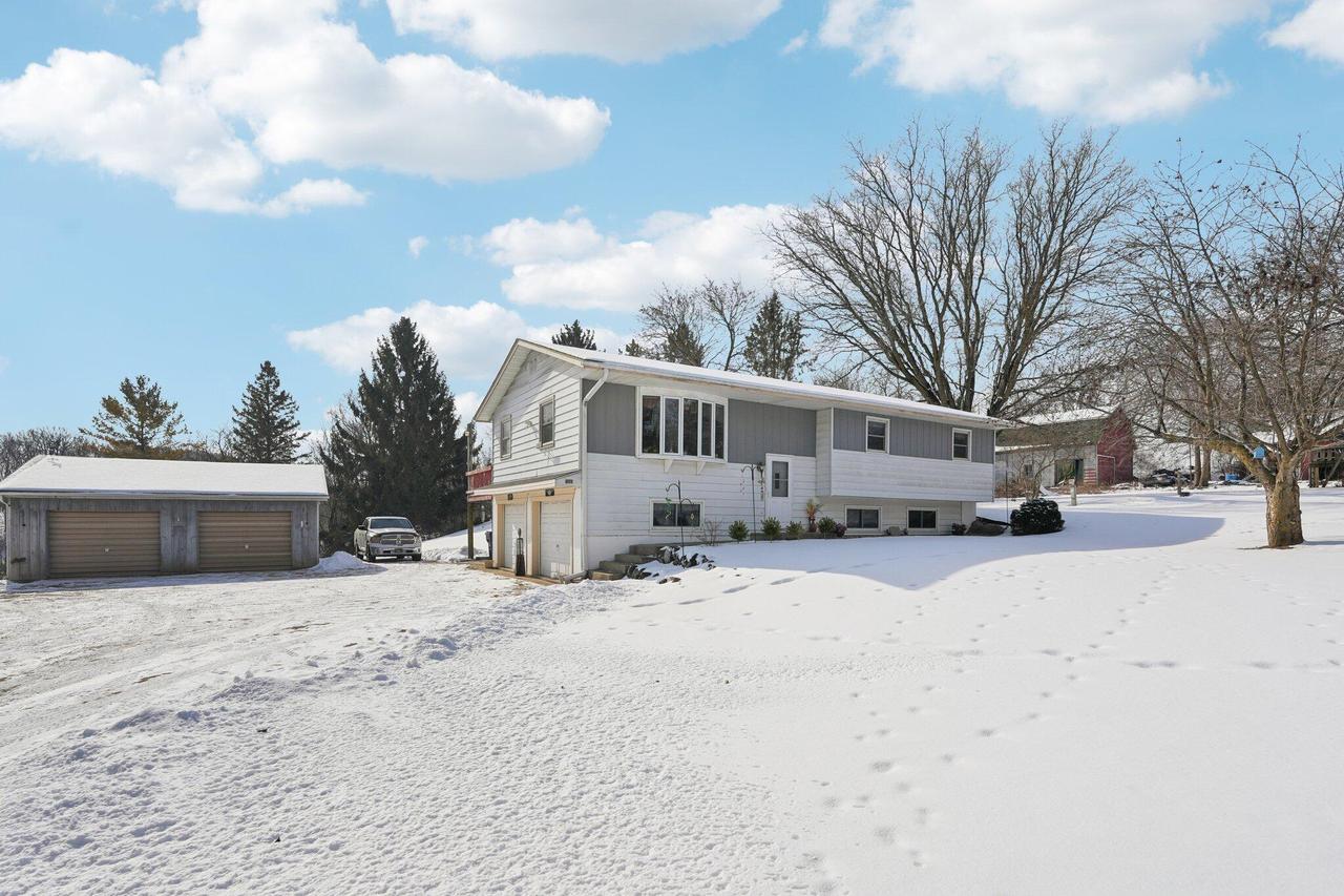 857 E Newark Dr, Trenton, WI 53090