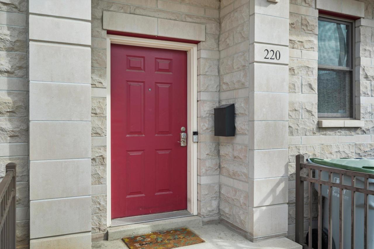 220 E Reservoir Ave, Milwaukee, WI 53212