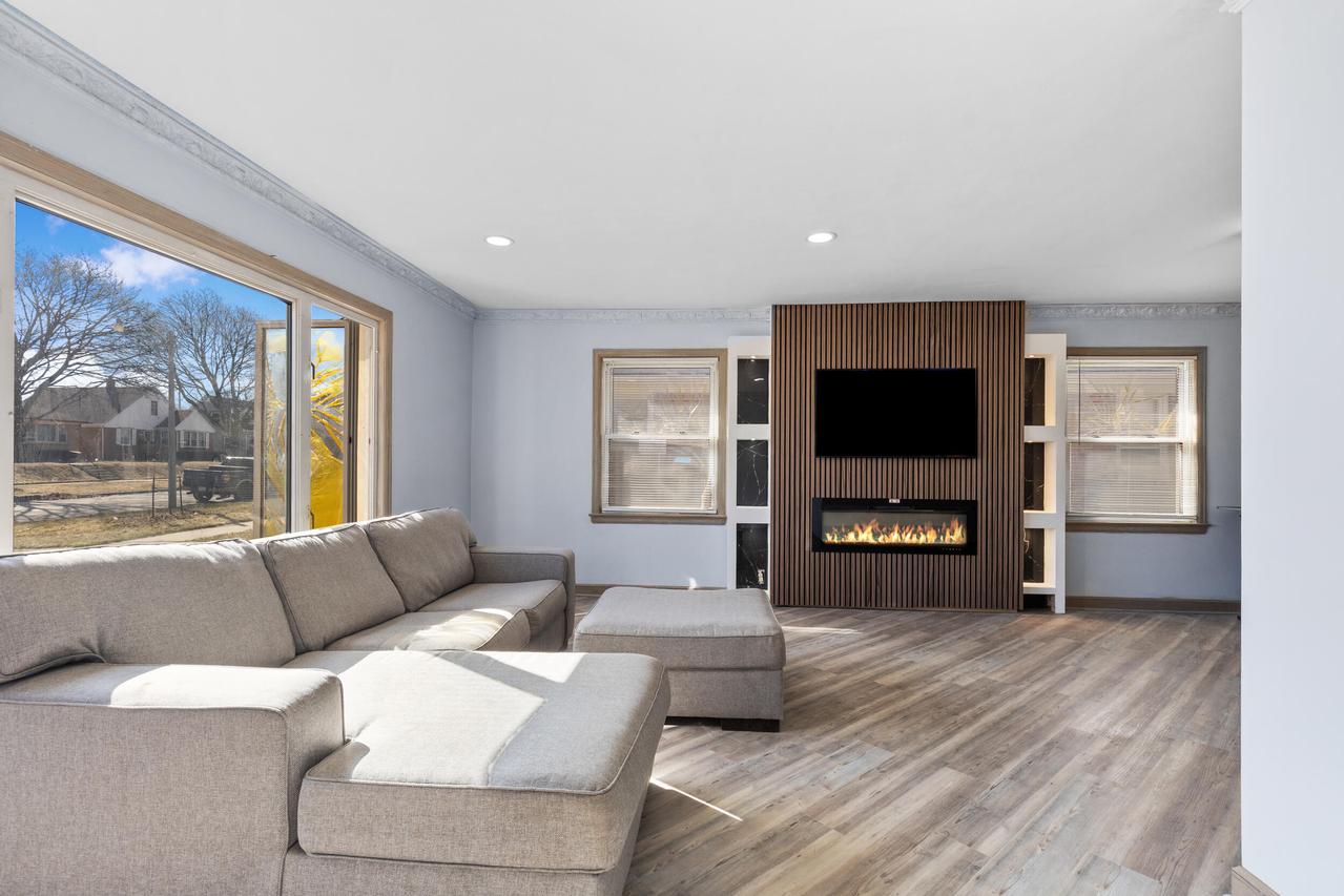 3739 N 58th Blvd, Milwaukee, WI 53216