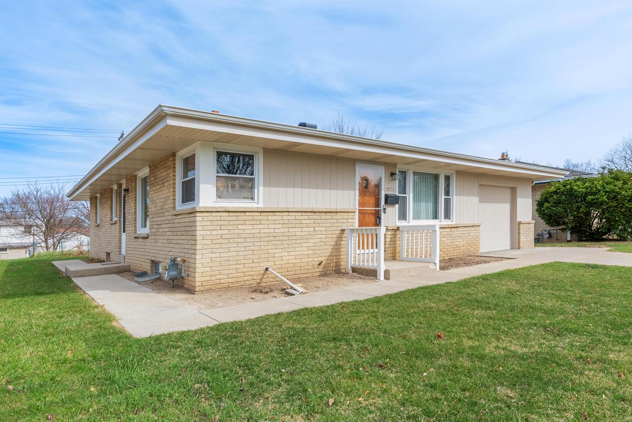 4858 S 26th St, Milwaukee, WI 53221