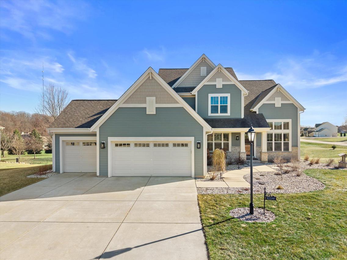 W222S3988 Timm Dr, Waukesha, WI 53189