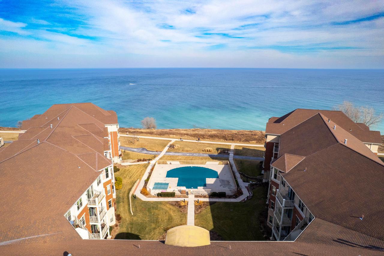 4120 S Lake Dr #458, Saint Francis, WI 53235