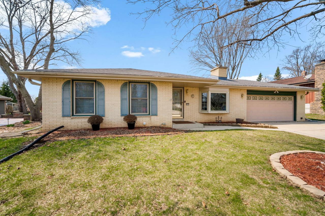 8125 S 58th St, Franklin, WI 53132