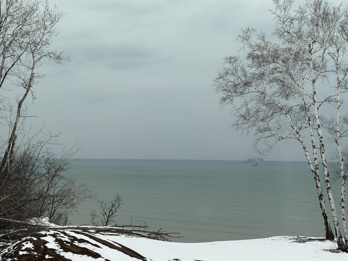 13446 Lakewood Dr, Mequon, WI 53097