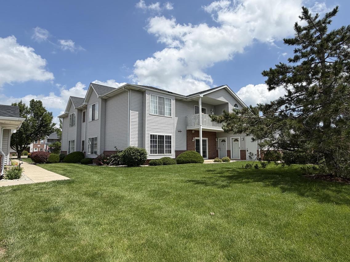 1250 Village Centre Dr #2, Somers, WI 53144