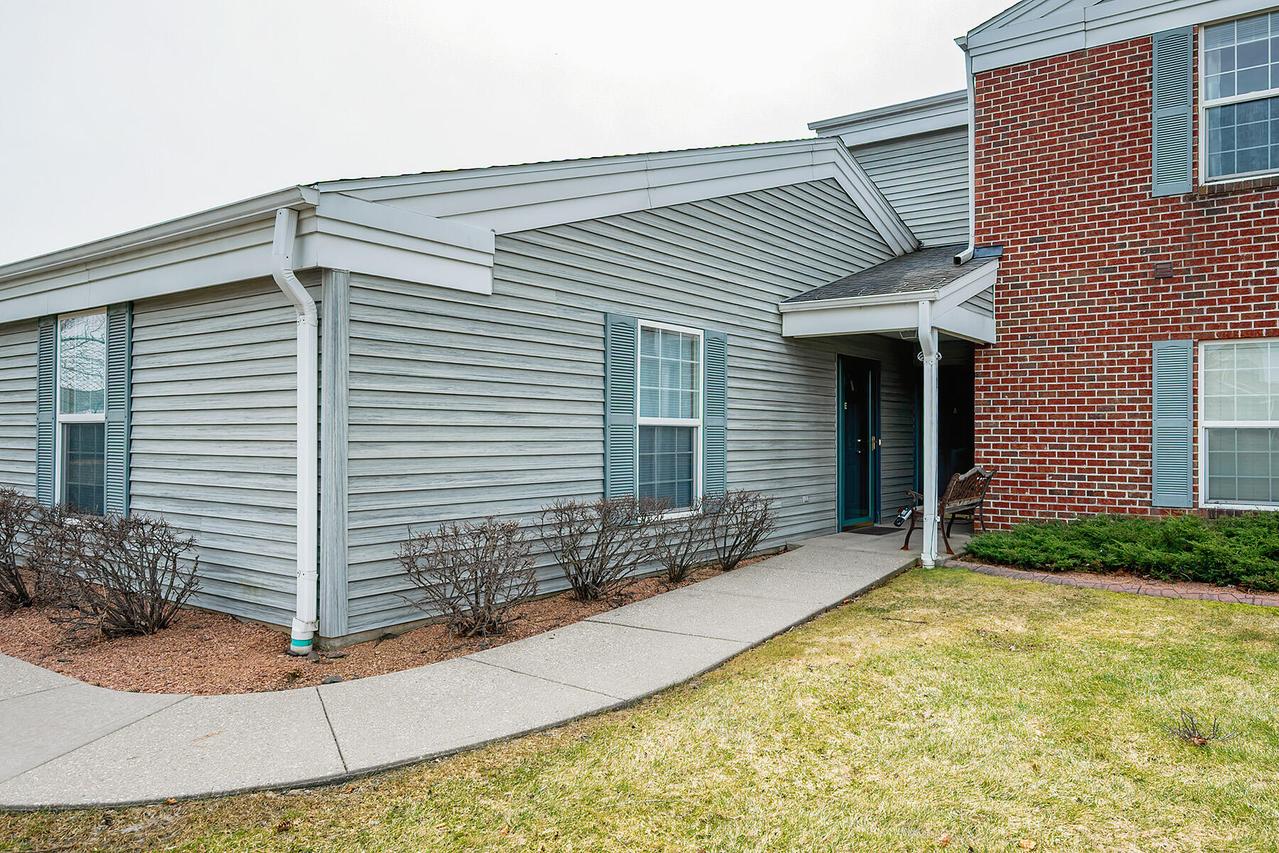 N16W26587 E Fieldhack Dr #E, Pewaukee, WI 53072