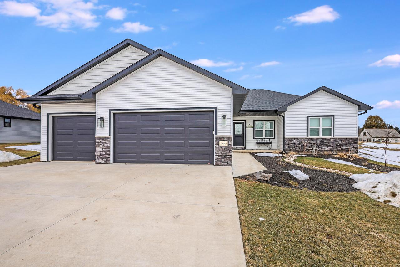 900 Moonbeam Ln, Francis Creek, WI 54214