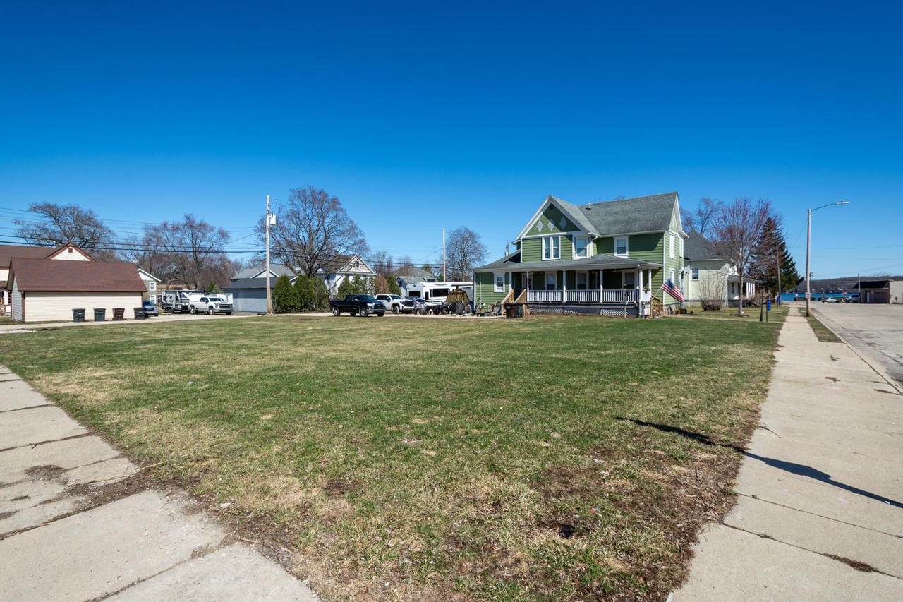 300 E Lake St, Salem Lakes, WI 53170