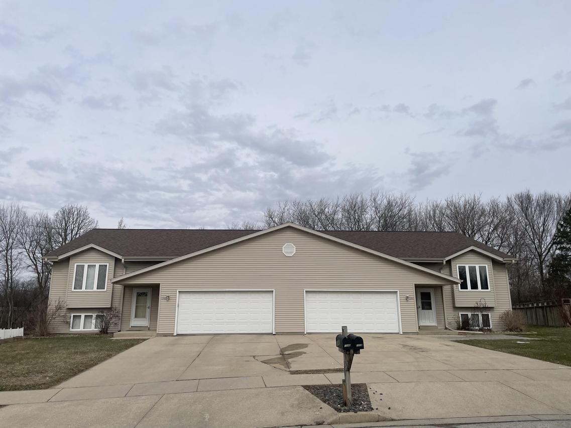 1348 Sunnydale Cir #1350, West Bend, WI 53090