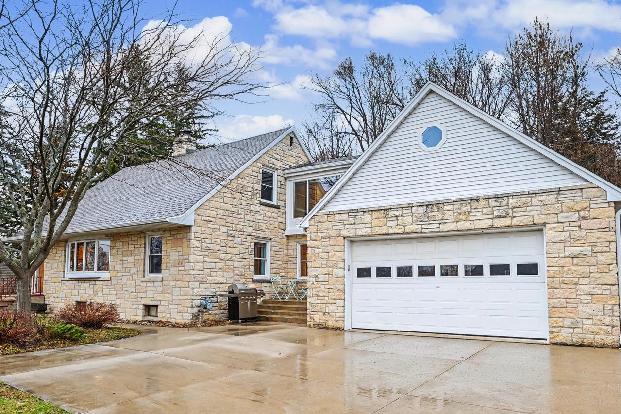 110 Polk St, Slinger, WI 53086