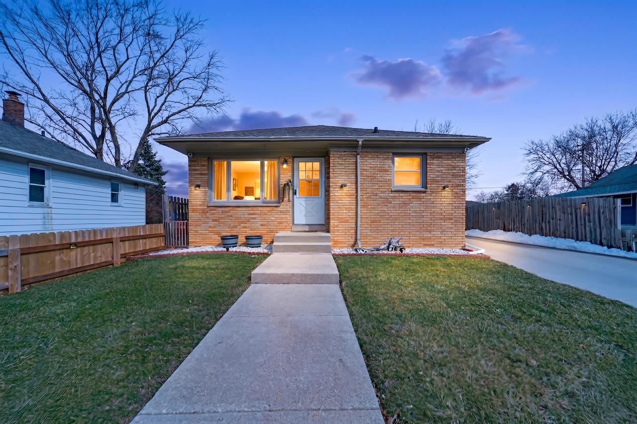 1104 North St, Racine, WI 53402