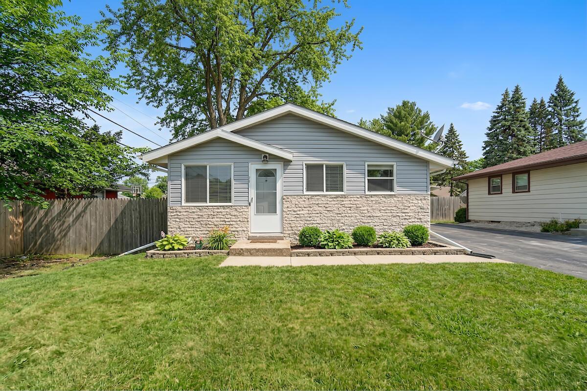 24 Oregon St, Racine, WI 53405