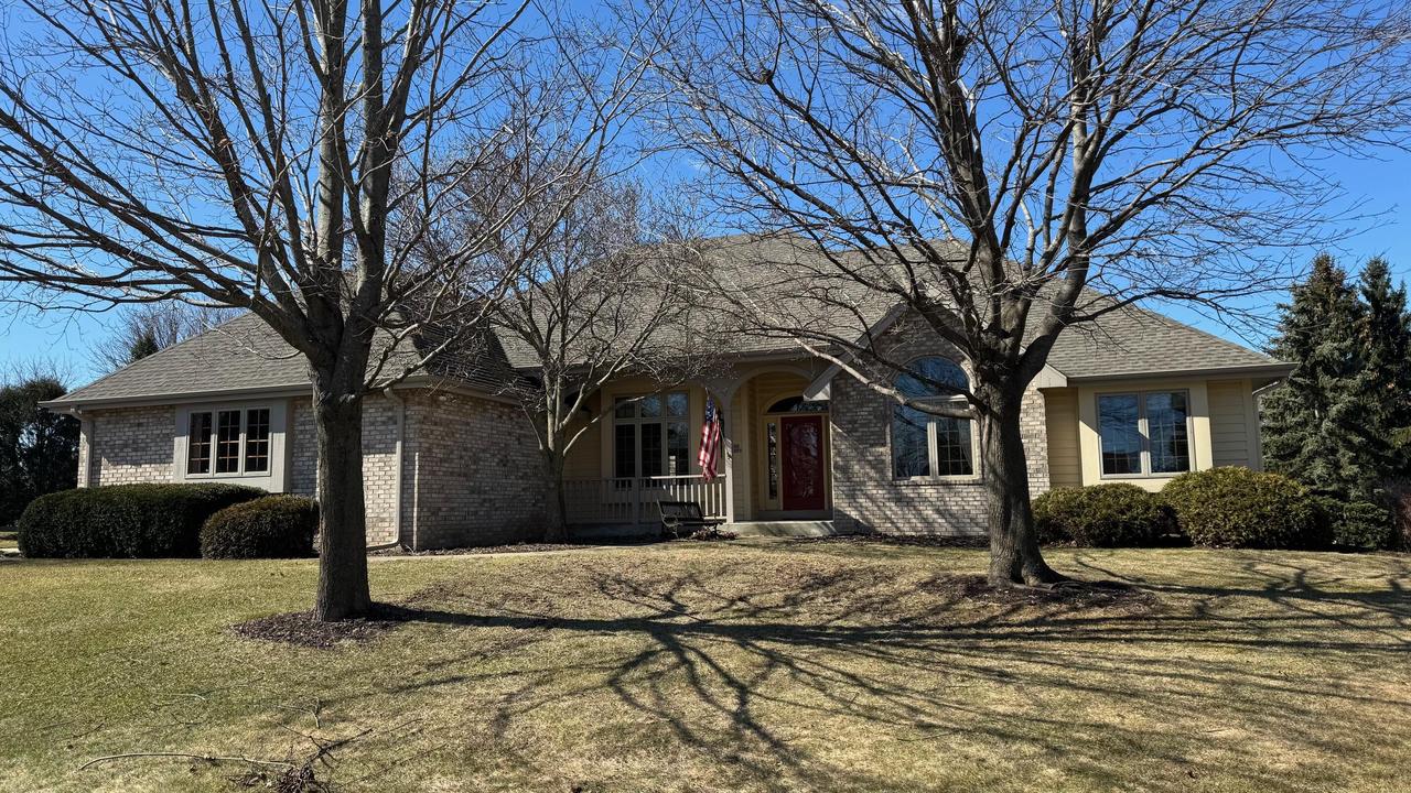 W150N10257 Windsong Cir, Germantown, WI 53022