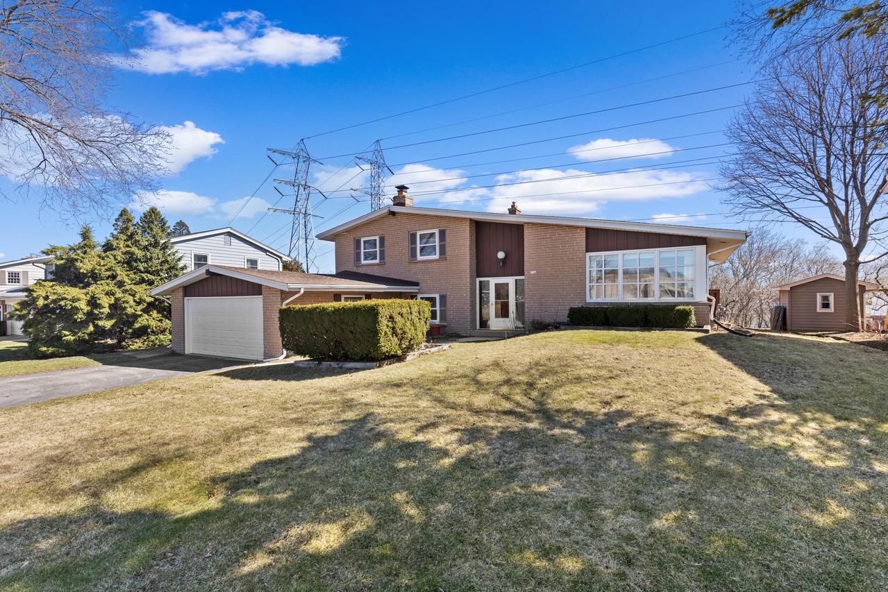 2744 N Park Dr, Wauwatosa, WI 53222