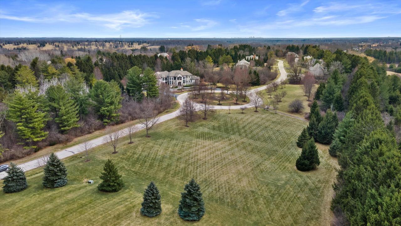 13965 N Pine Bluff, Mequon, WI 53097