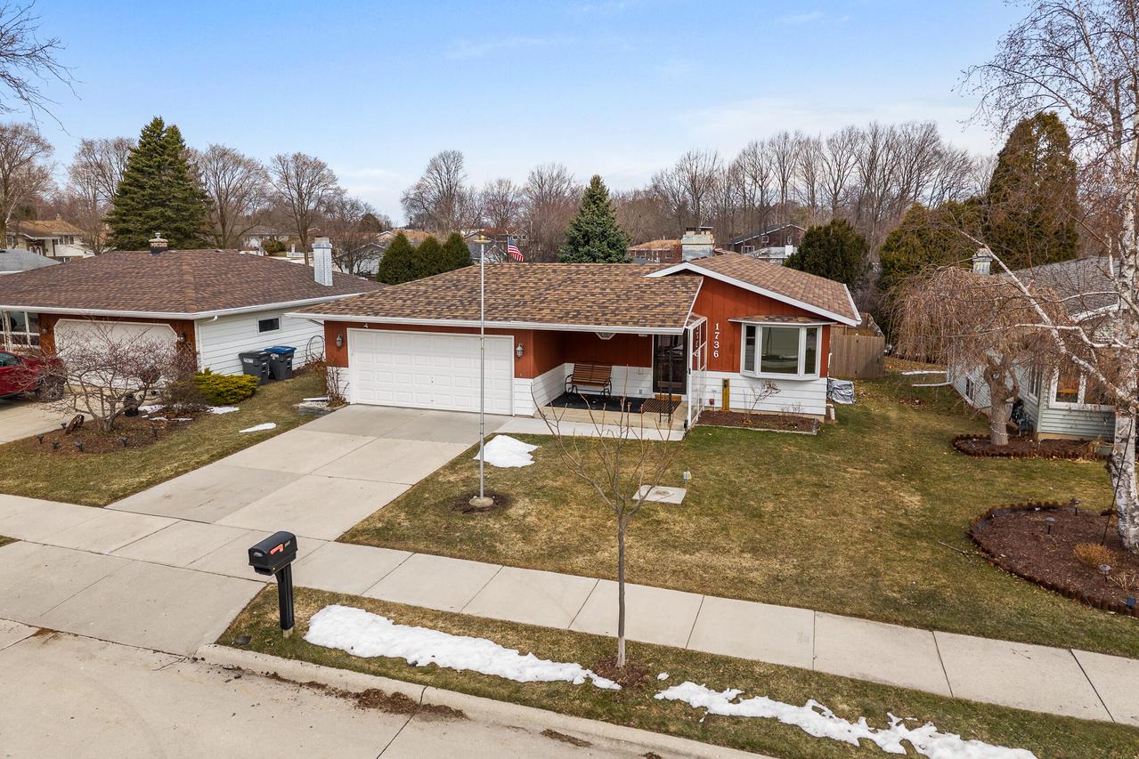 1736 Knoll Crest Dr., Sheboygan, WI 53081