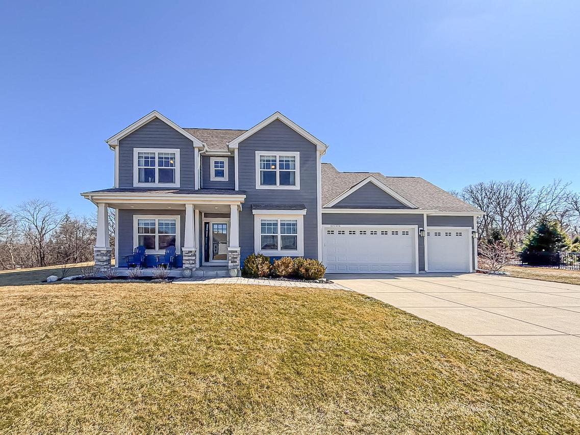 W275N358 Arrowhead Trl, Pewaukee, WI 53188