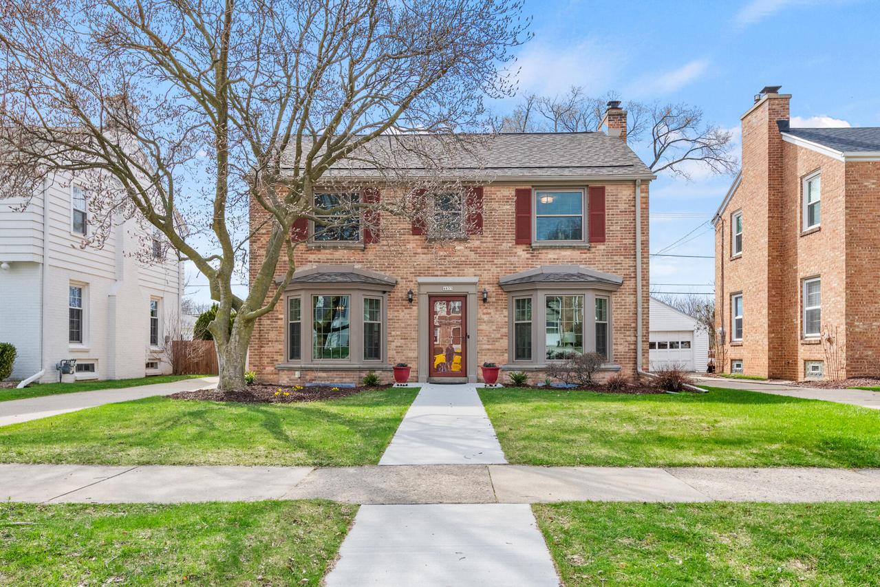 4855 N Ardmore Ave, Whitefish Bay, WI 53217