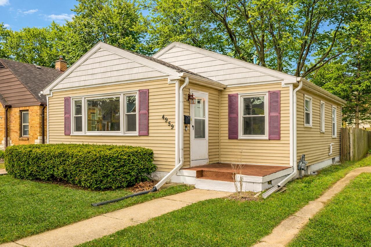4959 N Berkeley Blvd, Whitefish Bay, WI 53217