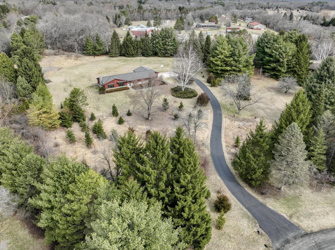 S52W33462 Red Fox Way, Genesee, WI 53153