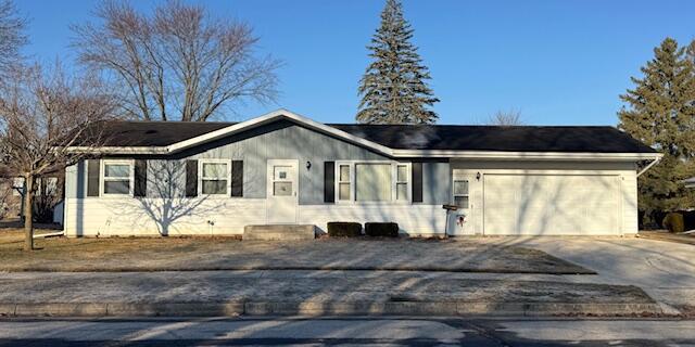 1707 Jackson St, New Holstein, WI 53061