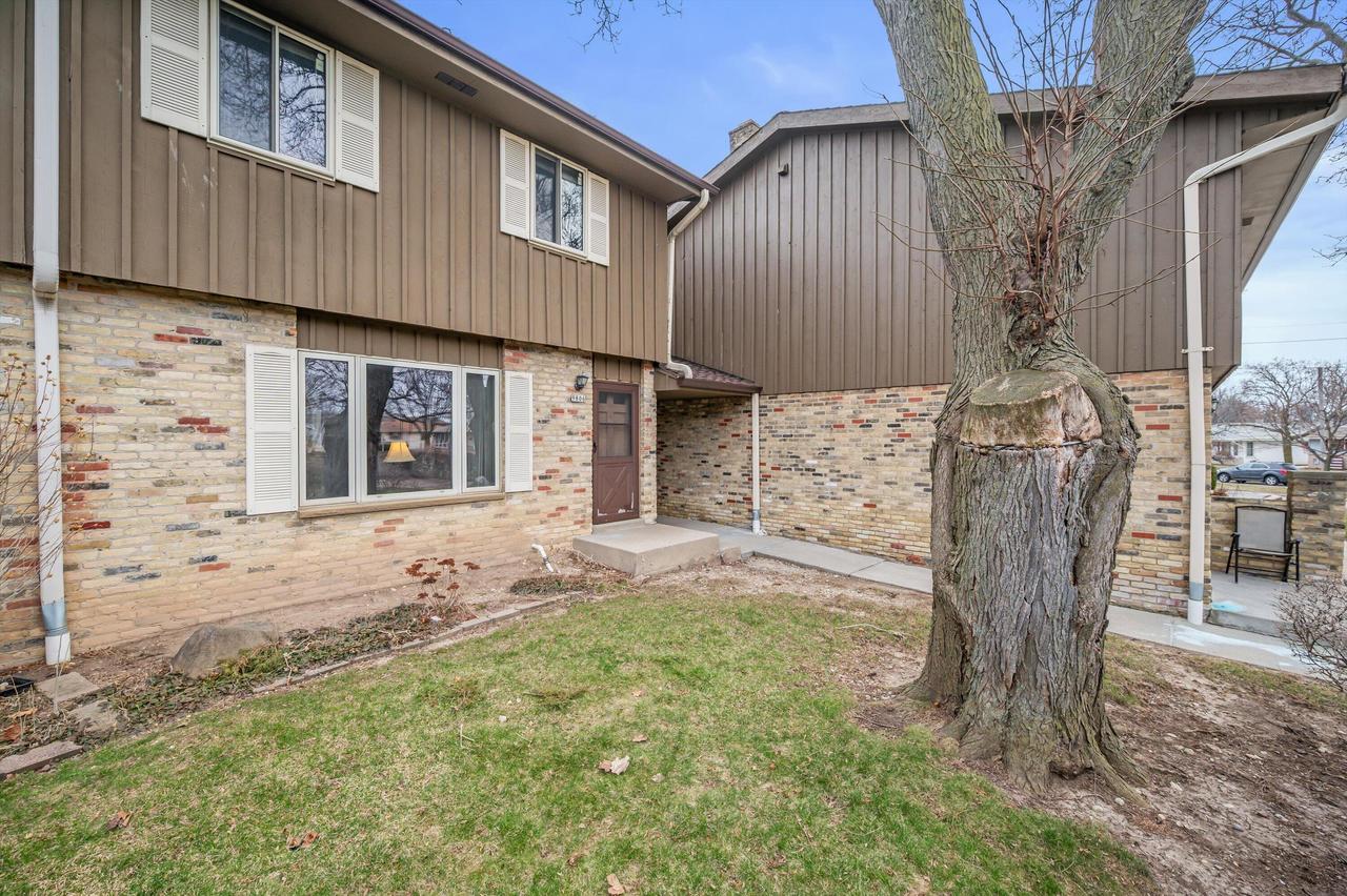 9806 W Morgan Ave, Milwaukee, WI 53228