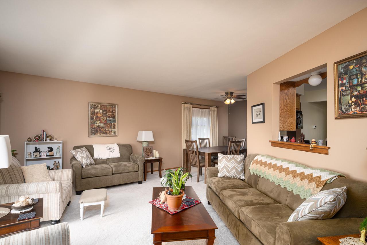 6968 W Tesch Ave, Milwaukee, WI 53220