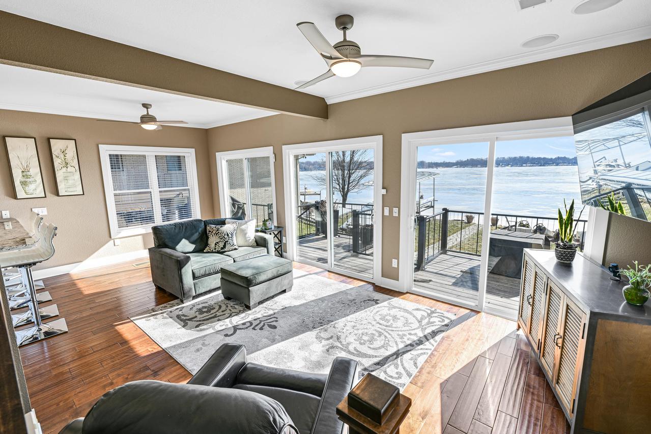 616 Kopmeier Dr, Pewaukee, WI 53072