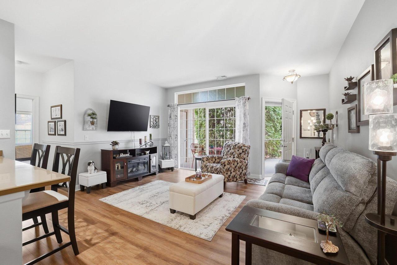 2287 W Vista Bella Dr, Oak Creek, WI 53154