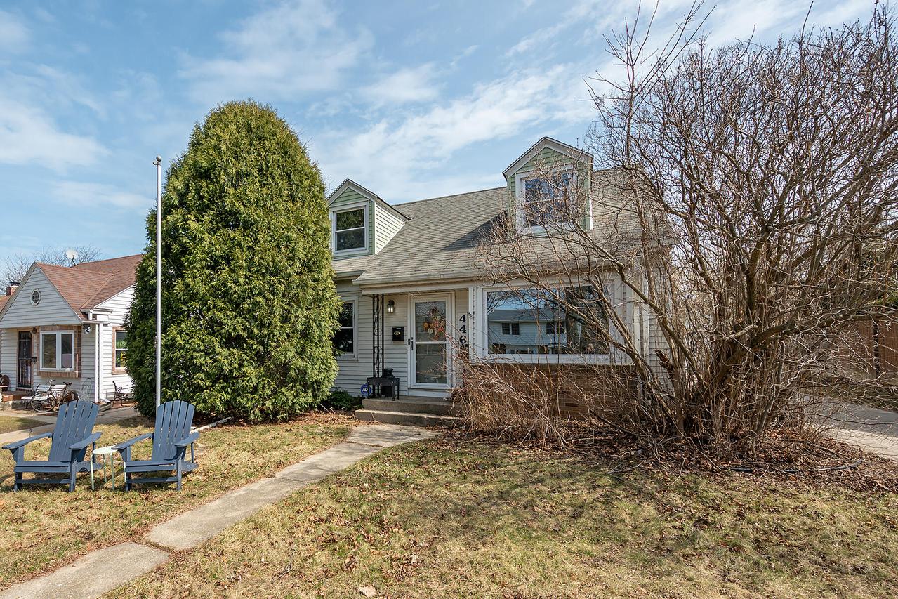 4462 S Lake Dr, Cudahy, WI 53110